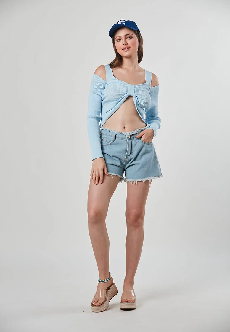ADELYN Freestyle Knit Crop Top With A Twist