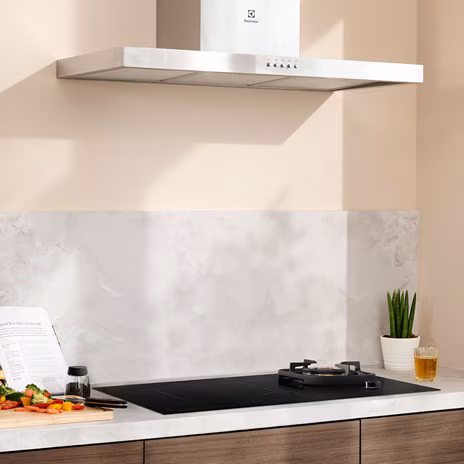 Chimney cooker hood and hob bundle