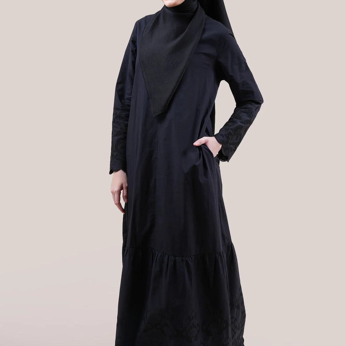 Leora Embroidery Cotton-Polyester Jubah