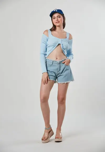 ADELYN Freestyle Knit Crop Top With A Twist