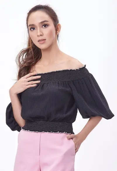 Off-Shoulder Ruched Contrast Crop Top